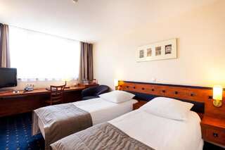 Отель Qubus Hotel Legnica Легница Двухместный номер с 1 кроватью или 2 отдельными кроватями-1